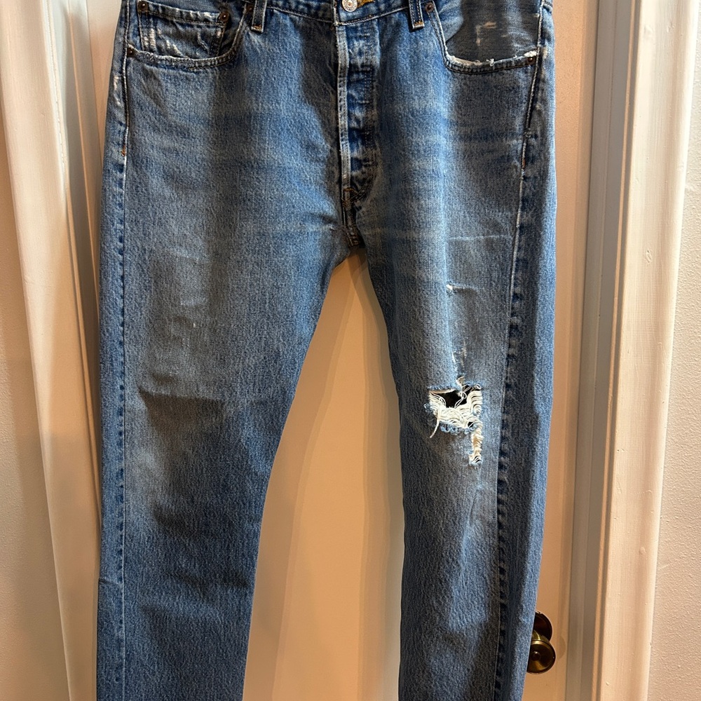 Re/Done Blue Distressed Women's Ankle Crop Button Fly Jeans. Size 30.